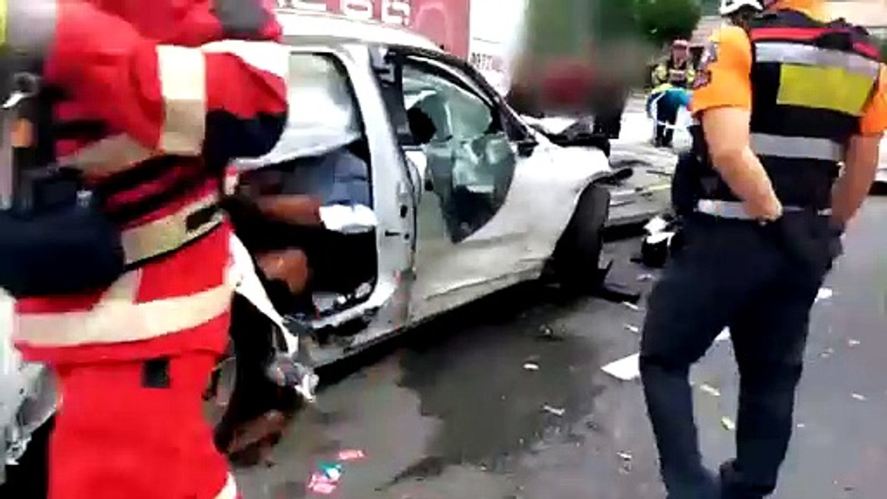 [영상구성] 용산 이촌동서 4대 추돌…70대 운전자 급발진 주장