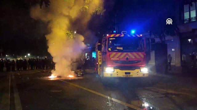 Fransa'da aşırı sağ karşıtlarına biber gazıyla müdahale