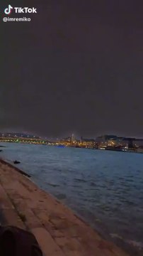 ⚠️ RUPTURE : Chutes de météores, visibles depuis Budapest.Des témoins rapportent un éclair brillant et une traînée dans le ciel nocturne.rupture