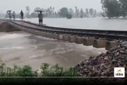 Video: पीलीभीत में बारिश से बह गई नई रेल लाइन की पुलिया, ट्रेनों की आवाजाही बंद