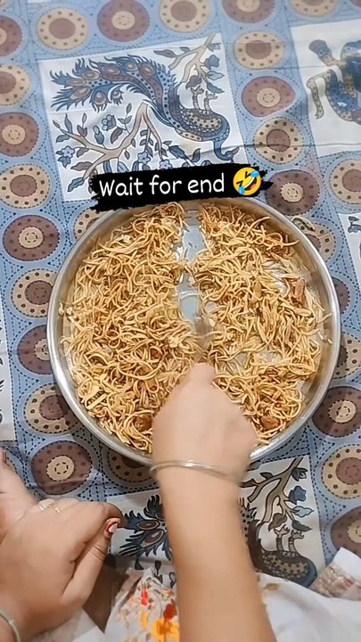 चिटिंग करती है 