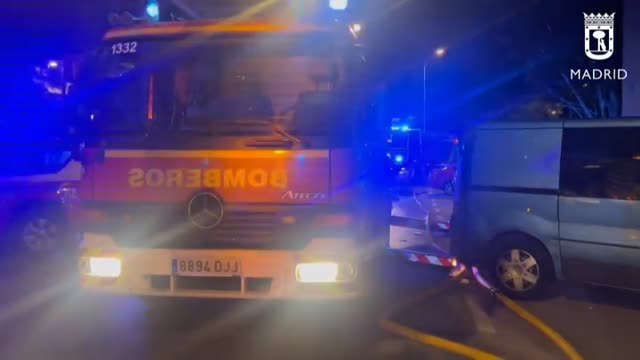 Dos muertos y 13 heridos en un incendio en una vivienda de Madrid