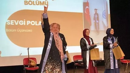 69 yaşında üniversiteden mezun oldu, diplomasını bozkurt işareti yaparak aldı