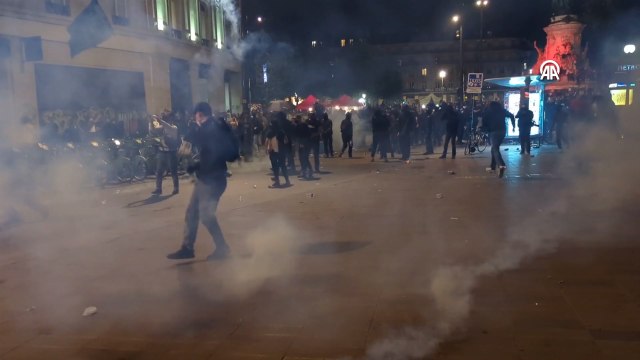 Fransız polisi aşırı sağ karşıtlarına biber gazıyla müdahale etti