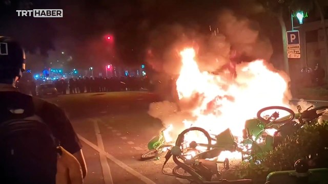 Fransız polisi aşırı sağ karşıtlarına biber gazıyla müdahale etti