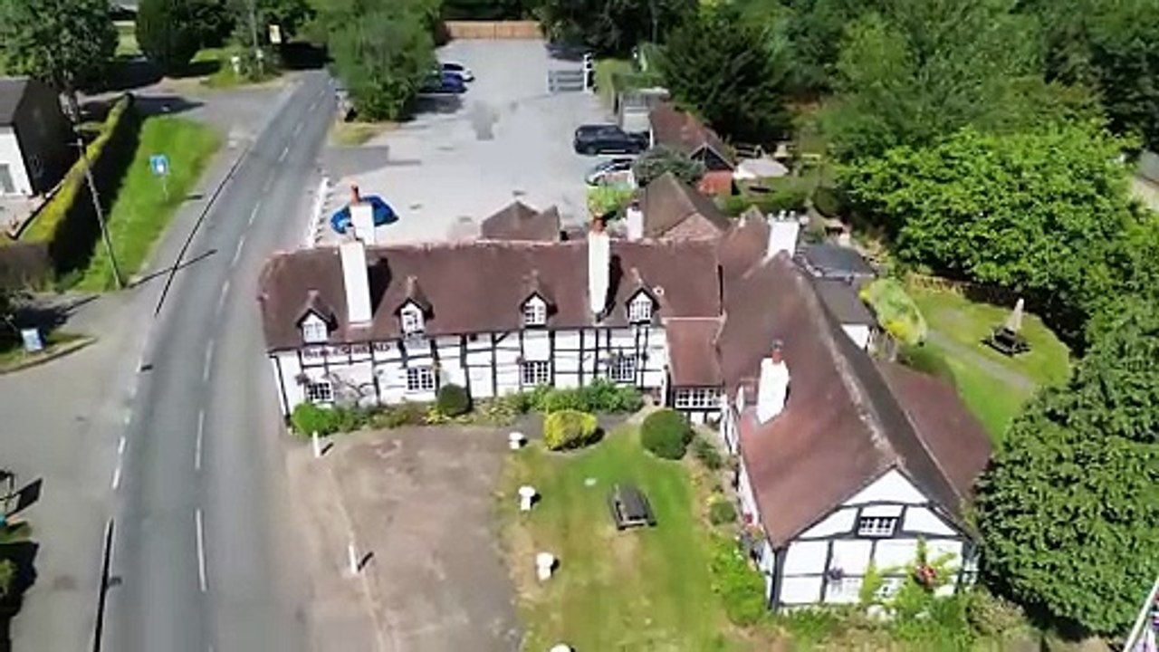 pub-landlord-or-1208401