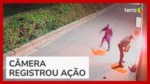 Homem fica com as pernas em chamas ao tentar atear fogo em centro comercial no Canadá