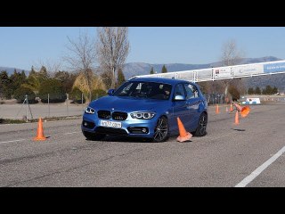 BMW 116d 2017 - Maniobra de esquiva (moose test) y eslalon | km77.com