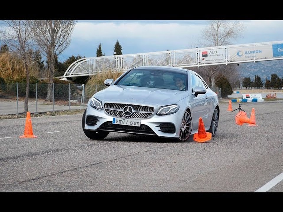 Mercedes-Benz E Coupé 2017 - Maniobra de esquiva (moose test) y eslalon | km77.com