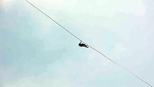 L'impresa di Jaan Roose sullo Stretto di Messina, la caduta che gli è costata il record del mondo