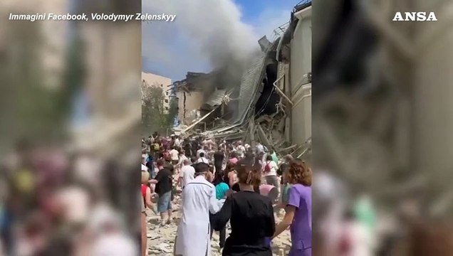 Kiev, colpito da missili russi l'ospedale pediatrico Okhmatdyt