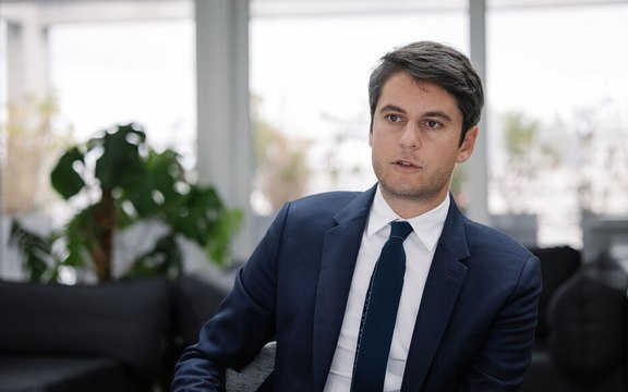 Macron a refusé la démission d'Attal et lui demande de rester Premier ministre « pour le moment », pour « la stabilité du pays »