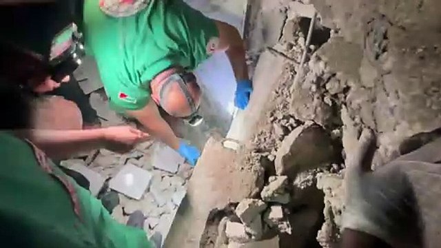 فلسطينيون يبحثون عن ضحايا تحت الركام في جباليا