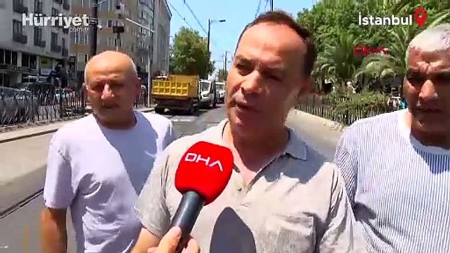 Tramvay arızalandı, yolcular raylarda yürüdü