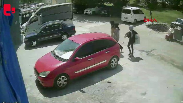 Zillere basıp, boş olduğunu anladıkları daireden 360 bin liralık altın çaldılar