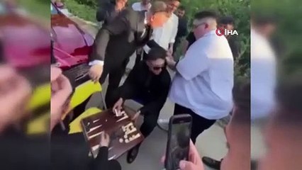 Tavla masası kurarak bahşiş aldılar, düğünde 40 metrelik para taktılar!