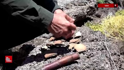 Tendürek Dağı'nda lav kayaları arasına inşa edilen "gizemli kale" kalıntısı görüntülendi