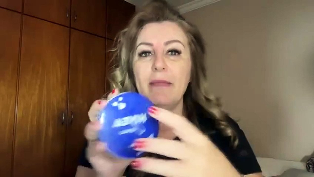 Misturei no Creme Nivea da Latinha Azul, para alisar a pele madura.