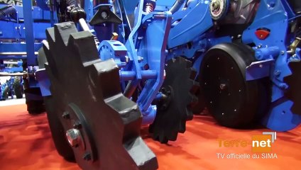 Un semoir Monosem de 8 rangs repliable équipé en Twin-Row Synchc-Row