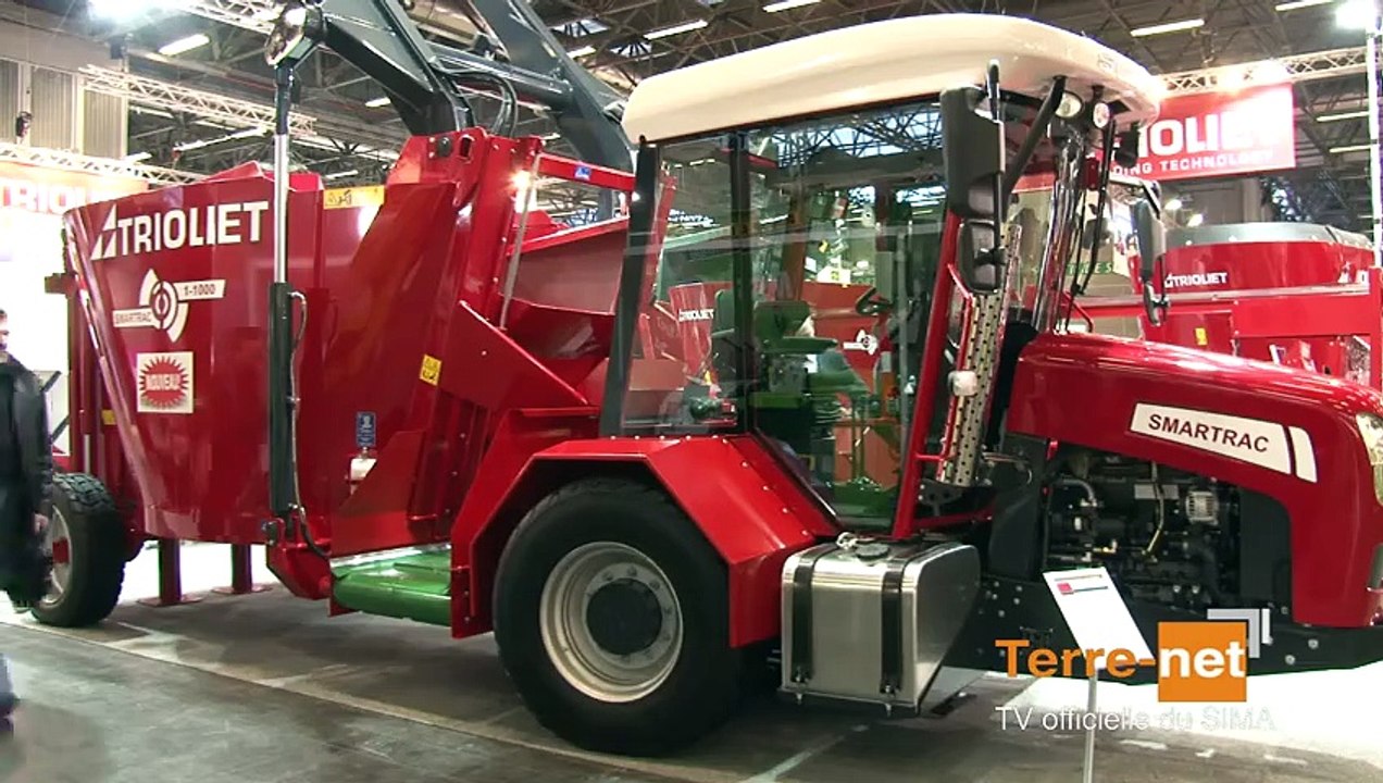 Le bras à double-scie de la Smartrac de Trioliet charge l’ensilage par l’arrière