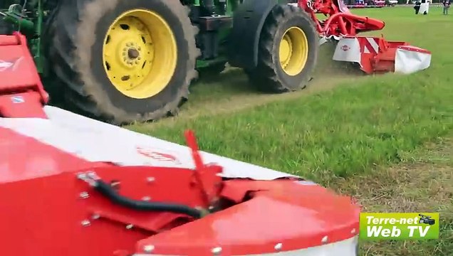 Près de 10 m de fauche avec le combiné faucheuse conditionneuse triple de Kuhn