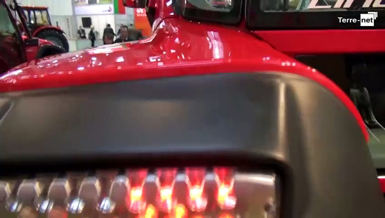 Le premier tracteur standard à variation continue avec 4 roues directrices