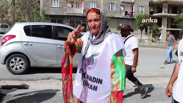Hakkari’de kayyumlara ilişkin düzenlenen yürüyüşünde konuşan DEM Parti Eş Genel Başkanı Tülay Hatimoğulları, “Seçilmişlerin yerine atanmışı getiremezsiniz” diyerek iktidarın kayyum politikalarına tepki gösterdi.