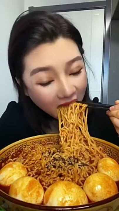 [ASMR ] Mukbang _ fast eating eggs noodles #shorts