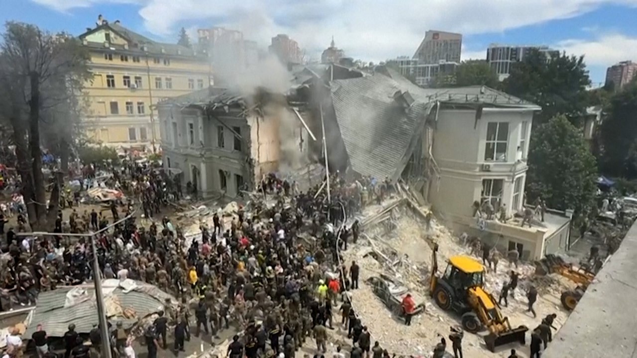 « Plus de 40 missiles » tirés sur plusieurs villes d’Ukraine, un hôpital pour enfants malades détruit