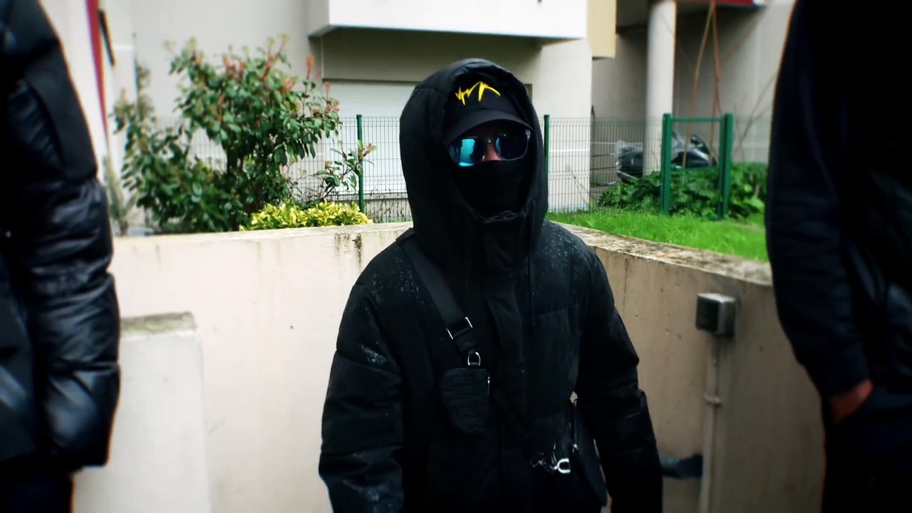 VEN1 cartonne avec "Hakayet"