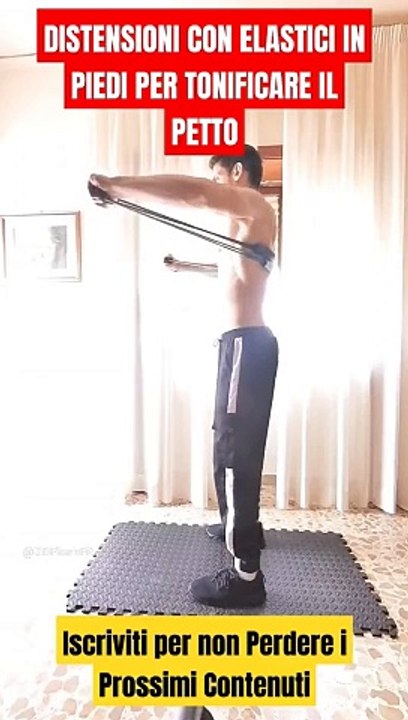 Distensioni con Elastici per Rinforzare i Muscoli Pettorali