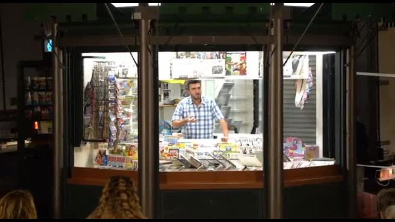 "Ce l'ho, ce l'ho, mi manca", a Roma lo spettacolo è all'edicola