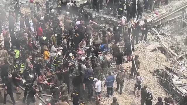 우크라이나 수도 등 대규모 공습 수십 명 사망 / YTN