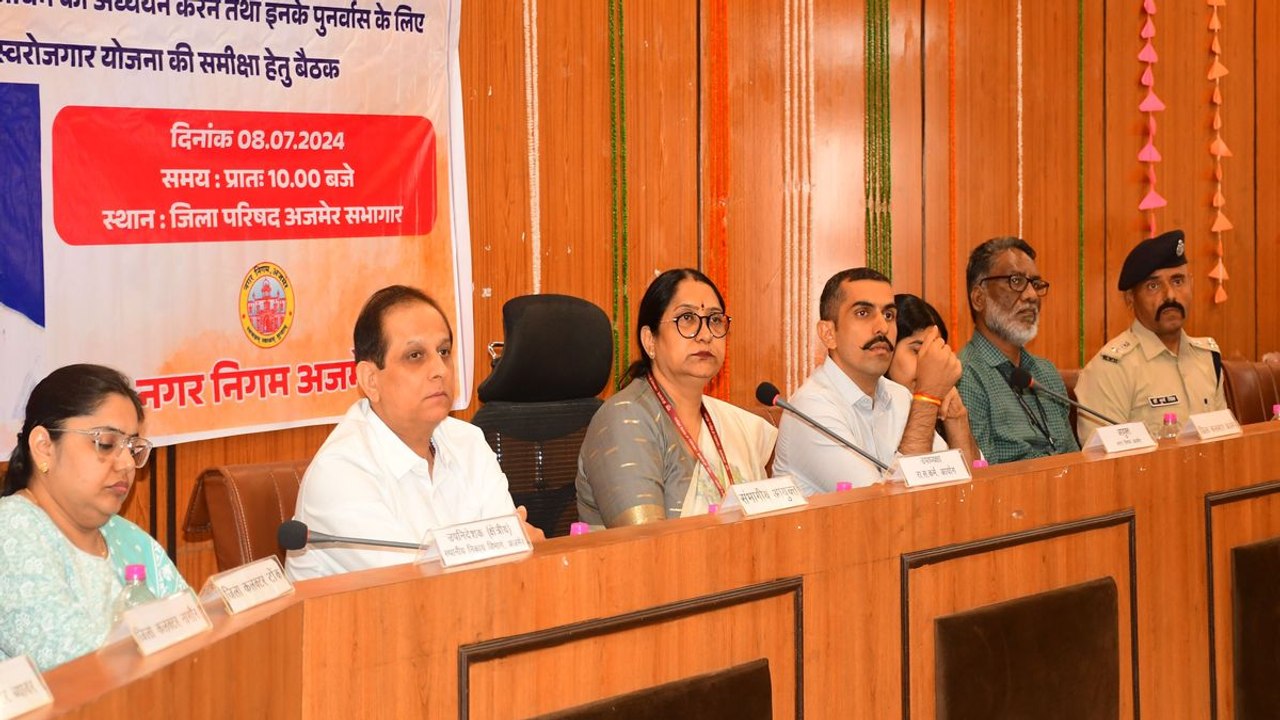 ‘सफाईकर्मियों के शोषण पर ठेकेदार और विभाग जिम्मेदार’
