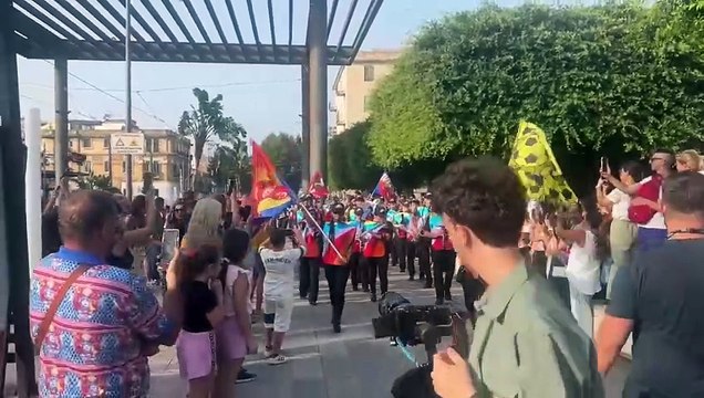 La banda musicale Giuseppe Verdi scelta per il concerto di Max Pezzali, colora le strade del centro città a Messina
