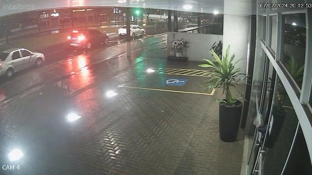 Câmera flagra ladrão furtando escritório de advocacia em Cascavel