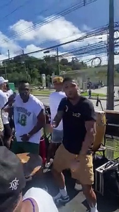 Hebert Willian dança em trio comemorando título mundial de Robson Conceição; veja vídeo