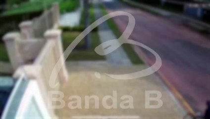Ciclista armado com facão ataca e rouba mulheres na região das Mercês e Bigorrilho; vídeos mostram crimes
