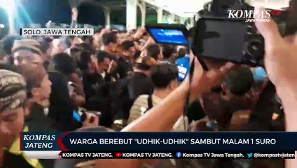 Warga Berebut Udhik-udhik Sambut Malam 1 Suro