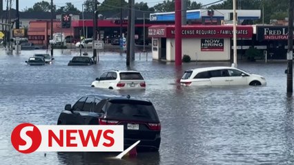 Beryl wreaks havoc in Texas, causing floods and power outages