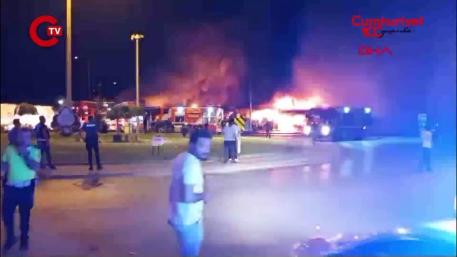 Malatya'da sanayi sitesinde yangın 25 dükkan kullanılamaz hale geldi!