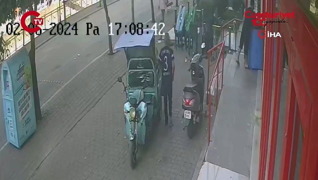 Adana'da garip hırsızlık Motosikleti sahibiyle birlikte çaldılar