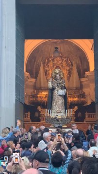 San Vincenzo Ferreri “‘O Munacone” Compatrono di Napoli e Patrono del Quartiere Sanità. Terza uscita benedicente del Simulacro sul Sagrato della Basilica.