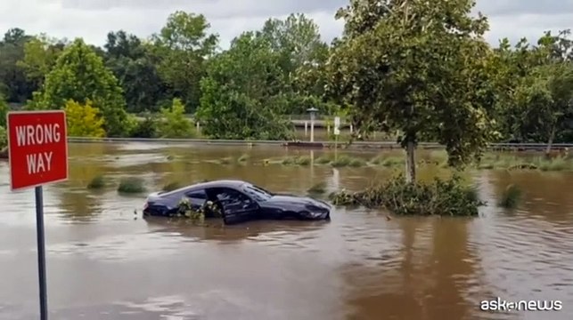Texas, a Houston si contano i danni dopo il passaggio di Beryl