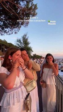 Tout savoir sur cette soirée ✨ La Soirée Blanche d'Arcachon est un événement festif et convivial qui se tient sur la Plage Pereire à Arcachon, en France. En 2024, l'événement avait lieu le vendredi 5 juillet à partir de 19 heures. Voici quelques dét