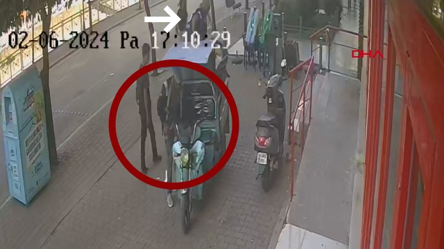 Adana'da hırsız motosiklet sahibi üzerindeyken çaldı