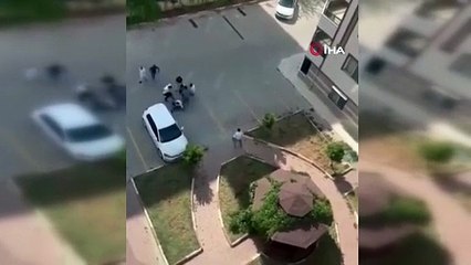 Aralarına alıp ölesiye dayak attılar!
