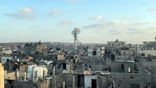 تصاعد أعمدة الدخان فوق حي الشجاعية في غزة