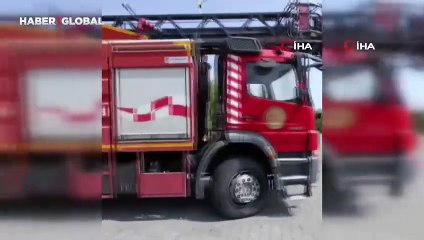 Elektrik direğine takılan karga için üniversite personeli seferber oldu