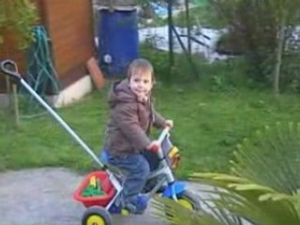Nathan fait du vélo 15 avril 2008